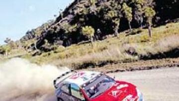 <b>EN LA BRECHA.</b> Carlos Sainz buscará de nuevo el título mundial la próxima temporada. Ocurra lo que ocurra, tampoco descarta seguir corriendo en 2005.