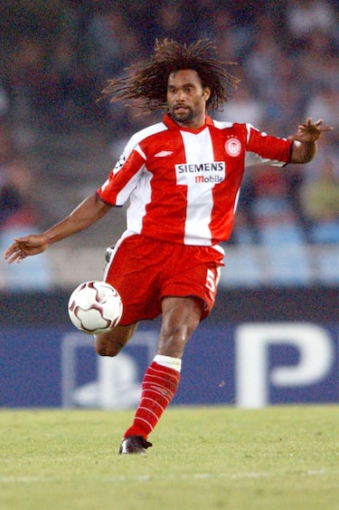 Karembeu defendió los colores del equipo heleno entre 2001 y 2004 en los que jugó 99 partidos y marcó 4 goles. Consiguió 2 Campeonatos griegos de liga. 