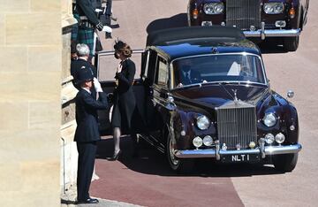 Los Duques de Cambridge llegan a la capilla de St George.