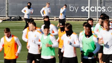 Hélder, Wass y Vallejo entrenando al margen del grupo.