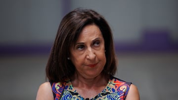 a ministra de Defensa, Margarita Robles, durante su visita al ALA 35 del Ej¨¦rcito del Aire y del Espacio, en la Base A¨¦rea de Getafe, a 23 de agosto de 2022, en Getafe, Madrid (Espa?a). Getafe inici¨® su vinculaci¨®n con la aviaci¨®n en 1911 al ser seleccionada como meta de la carrera a¨¦rea Par¨ªs-Madrid. Las misiones del ALA 35 son las de transporte a¨¦reo log¨ªstico, y transporte a¨¦reo t¨¢ctico, que incluye lanzamientos paracaidistas y de cargas, infiltraci¨®n y exfiltraci¨®n de grupos de asalto hacia o desde campos no preparados, operaci¨®n con equipos de visi¨®n nocturna y reabastecimiento en vuelo, entre otras.
23 AGOSTO 2022;DEFENSA;ALA 35;MILITARES;GETAFE;BASE AEREA
Alejandro Mart¨ªnez V¨¦lez / Europa Press
23/08/2022