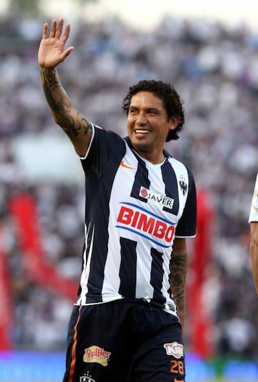 Un ídolo del equipo, el “Cabrito” fue campeón tres veces con Monterrey en 2003, 2009 y 2010 y jugó tres mundiales: Francia 98, Corea-Japón 2002 y Alemania 2006.