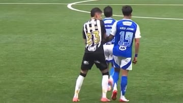 Román se peleó con un ex Juventus en Brasil y todo acabó así: agresión y curioso gesto