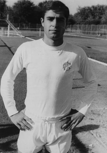 Casimiro Torres surgió desde el filial del Real Madrid (Castilla) entre 1978 y 1983, destacando por su solidez como defensa aunque apenas contó con oportunidades en el primer equipo. En 1982 disputó su único partido oficial en Primera con el Real Madrid. 
 Más adelante, entre 1988 y 1990, se unió al Elche, donde su oficio y experiencia reforzaron la retaguardia del equipo.