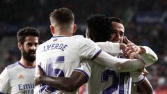 PAMPLONA, 04/20/2022.- The Real Madrid players celebrate their victory after the match corresponding to matchday 33 of the First Division League that Osasuna and Real Madrid played on Wednesday at the El Sadar stadium in Pamplona. EFE/Villar Lopez