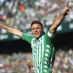 Dijo que hasta los 40 y a este paso hasta los 50: hat-trick de locura de Joaquín en 20 minutos