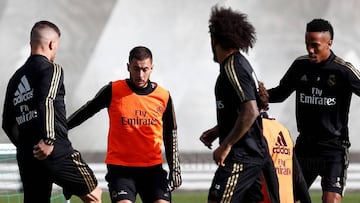 Hazard, con el resto de sus compañeros en el entrenamiento del Real Madrid.