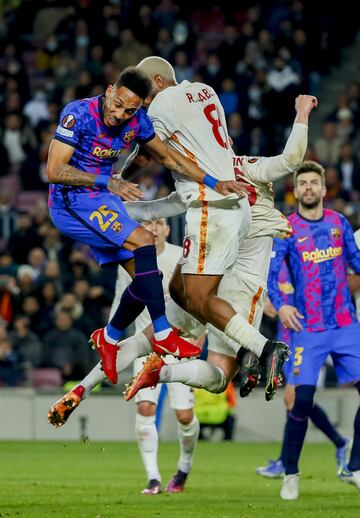 Pierre-Emerick Aubameyang y Ryan Babel.