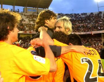 Los jugadores celebran el titulo de Liga en 2004.