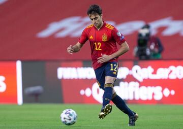 Eric Garcia controla un balón en el partido ante Kosovo.