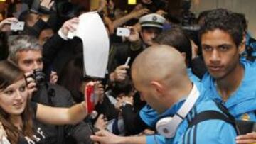 <b>RECIBIDOS COMO EN CASA. </b>Unos trescientos aficionados del Real Madrid se reunieron en el aeropuertode Múnich para dar la bienvenida a su equipo. Durante el día de hoy se espera que hasta que 3.000 seguidores blancos se congreguen en Múnich.