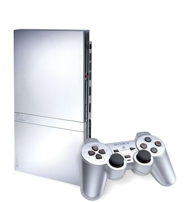 Nuevo modelo de PS2 en plata