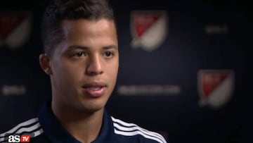 Hérculez Gómez entrevista a Giovani dos Santos en inglés y no sabe qué hacer