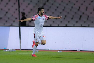 Benzema no levanta cabeza