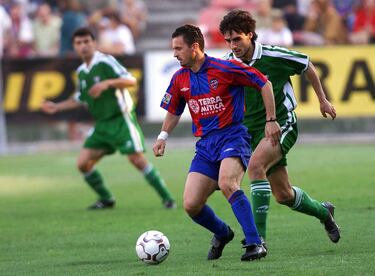 Mijatovic llegó al Levante en el ocaso de su carrera, en la temporada 2002/03, pero su calidad seguía intacta. Aunque físicamente ya no era el mismo, su visión de juego y capacidad técnica aportaron mucho al equipo. Fue un fichaje de prestigio que ayudó a elevar el perfil del club y a atraer atención mediática.