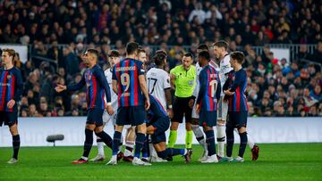 Barcelona and Manchester United’s Europa League match came to a 1-1 draw that left everyone on both sides disappointed and unsatisfied.