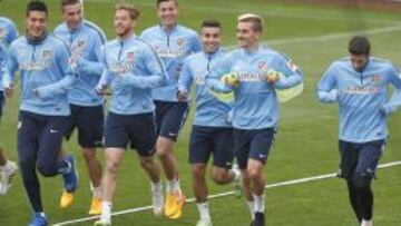 Los jugadores rojiblancos en el entrenamiento de esta mañana.