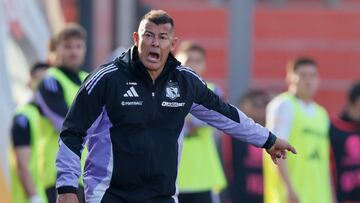 Almirón confirma una sensible baja de Colo Colo y revela su admiración por una figura de la U: “Mejoró todo”