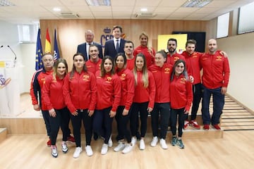 El equipo español al completo, con Iglesias (atrás a la izquierda) y Lete ( a su lado).