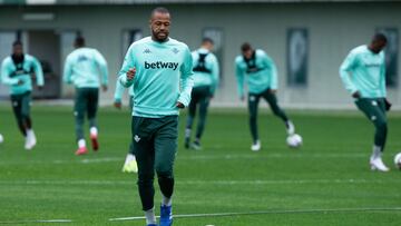 Sidnei, durante un entrenamiento del Betis.