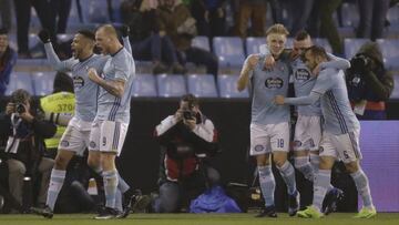 Football Soccer - Celta Vigo v Real Madrid - Spanish King&#039;s Cup - Balaidos stadium, Vigo, Spain - 25/01/17 (L-R) Celta Vigo&#039;s Theo Bongonda, John Guidetti, Daniel Wass, Iago Aspas and Marcelo Diaz  celebrate first goal. REUTERS/Miguel Vidal