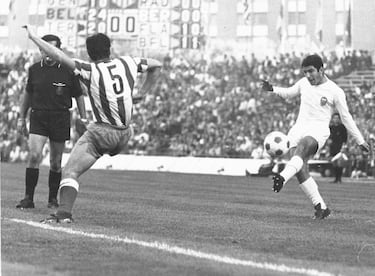 En la temporada 1969/70, Enrique Collar se marcha al Valencia, donde disputa apenas una campaña. Fueron 15 partidos de Liga los que defendió al cuadro 'ché', dejando un gol ese año. Después, se retiró como futbolista profesional. 