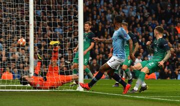 3-2. Raheem Sterling marc¨® el tercer gol.