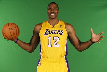 Los Angeles Lakers reciben a Dwight Howard, Earl Clark y Chris Duhon.
Los Philadelphia 76ers reciben a Andrew Bynum y Jason Richardson.
Los Denver Nuggets reciben a Andre Iguodala.
Los Orlando Magic reciben a Nikola Vucevic, Maurice Harkless, Arron Afflalo, Al Harrington, Christian Eyenga, Josh, McRoberts, una segunda ronda de 2013, una primera ronda de 2014, una segunda ronda de 2017 y una primera ronda de 2018.

Los Lakers completaban con Howard lo que parecía un quinteto destinado a ganar el anillo. Ya estaban Steve Nash, Kobe Bryant, Metta World Peace y Pau Gasol. Pero el tres veces mejor defensor del año y seis veces all star llegaba tras ser operado de la espalda, lago que le lastró físicamente, y en seguida tuvo problemas en su relación con Bryant. Su rendimiento no fue el esperado y eso llevó a los Lakers a un récord de 45-37 y a ser barridos en primera ronda por los Spurs. Superman se marcharía libre al verano siguiente rumbo a Houston. Sin embargo, los Lakers no fueron los grandes perdedores del traspaso. Los Sixers apostaron por el potencial de Bynum, que no llegó a debutar con ellos tras operarse de la rodilla, mientras que Richardson jugó 52 partidos en tres años. Es decir, que dieron a uno de los jugadores importantes en la historia de la franquicia, Andre Iguodala, por nada. Los Nuggets, que se llevaron al alero, sólo disfrutaron de él una temporada, pero les ayudó a conseguir 57 victorias y a ser el equipo más anotador de la liga. Por su parte, los Magic estaban en plena reconstrucción y pueden dar el acuerdo por bueno, ya que de él sacaron a Vucevic, su pívot titular que ha llegado a ser all star con ellos.
