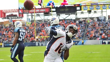 NASHVILLE, TN - DECEMBER 11: Emmanuel Sanders #10 of the Denver Broncos throws the ball in celebration of scoring a touchdown against the Tennessee Titans during the second half at Nissan Stadium on December 11, 2016 in Nashville, Tennessee. Frederick Breedon/Getty Images/AFP
== FOR NEWSPAPERS, INTERNET, TELCOS & TELEVISION USE ONLY ==