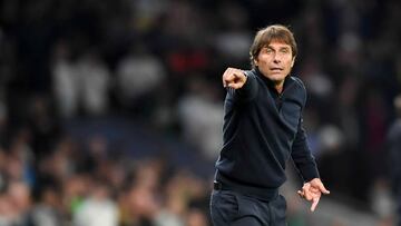 LONDON, ENGLAND - OCTOBER 12: head coach Antonio Conte of Tottenham Hotspur gestures during the UEFA Champions League group D match between Tottenham Hotspur and Eintracht Frankfurt at Tottenham Hotspur Stadium on October 12, 2022 in London, United Kingdom. (Photo by Vincent Mignott/DeFodi Images via Getty Images)