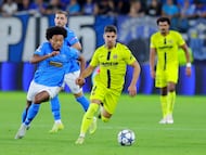 LIMASSOL (Cyprus), 05/11/2025.- Bruno (L) of Pafos in action against Manor Solomon of Villarreal during the UEFA Champions League league phase match beween Pafos and Villarreal CF, in Limassol, Cyprus, 05 November 2025. (Liga de Campeones, Chipre) EFE/EPA/CHARA SAVVIDOU