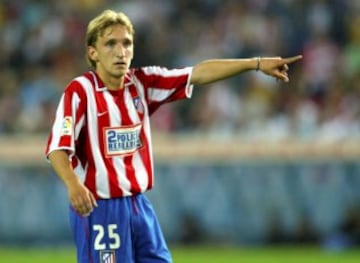 Jugó en Primera División con el Atlético de Madrid en la temporada  03/04