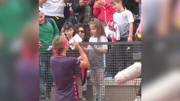 El gran gesto de Zverev con una niña tras darle un pelotazo