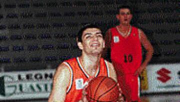 Delfino, con la camiseta del Viola.