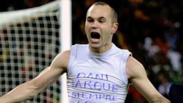 El detalle de Iniesta con el malogrado Dani Jarque es otra de las instantáneas para la historia del Mundial.