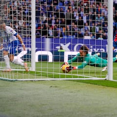 El Espanyol se estampa ante dos muros