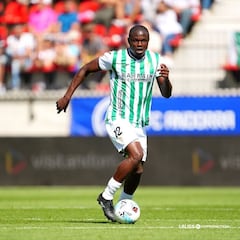 Ania sigue buscando equipo tipo