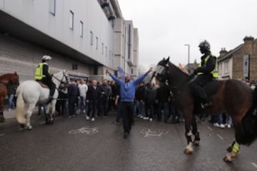 Pelea entre los seguidores del Tottenham y el Millwall