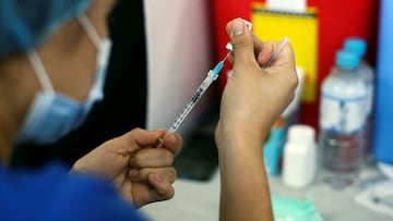 A healthcare worker prepares a dose of Pfizer-BioNTech coronavirus disease (COVID-19) vaccine at a vaccination center as the Salvadoran government authorized a fourth dose of the vaccine in San Salvador, El Salvador, March 22, 2022. REUTERS/Jose Cabezas