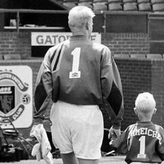 El emotivo mensaje de Peter Schmeichel a su hijo y a Dinamarca