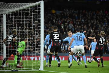 5-0. Earling Haaland marca el quinto gol, cuarto en su cuenta, en el minuto 53 de partido.