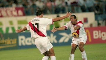 Hernández celebra con Poschner el 0-1 al Atlético de aquel 22 de agosto de 1999.