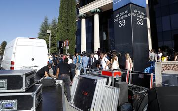 El ambiente en los juzgados de Pozuelo esperando a Cristiano