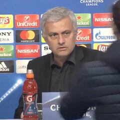 Mourinho y la escena que dejó a la sala de prensa alucinando