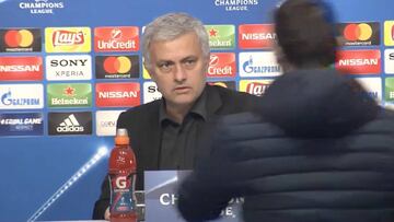 Mourinho y la escena que dejó a la sala de prensa alucinando