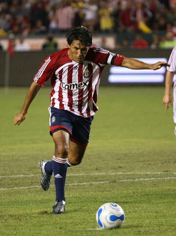 Claudio Suárez - Jugó para el Chivas USA desde el 2006 hasta el 2009, consiguiendo nueve anotaciones. Octavo en nuestra lista. 