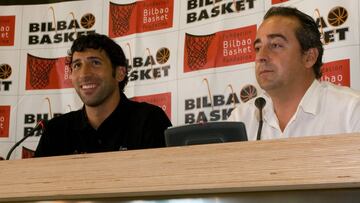 Mumbrú, en su presentación como 'hombre de negro' con Vidorreta como técnico