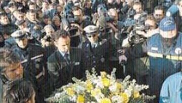 <b>GRAN RECIBIMIENTO</B>. El féretro de Marco Pantani llegó ayer a la Iglesia de San Giacomo en Cesenático.