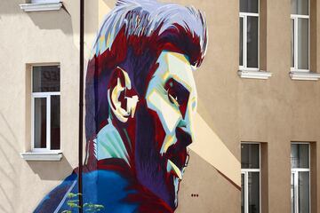 Un mural de Leo Messi firmado por "Supernovanet"  en la pared de un edificio en Kazan.