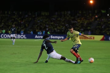 La Selección Colombia Sub 23 enfrentó a la de Ecuador en el Preolímpico de la categoría en el estadio Centenario de Armenia. El juego terminó 4-0 a favor de los dirigidos por Arturo Reyes.